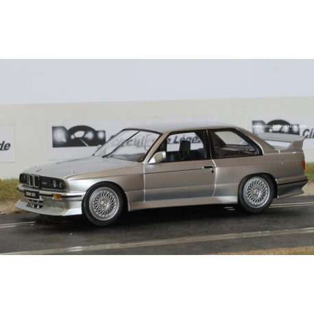 Fly BMW M3 E30 route rouge 1986